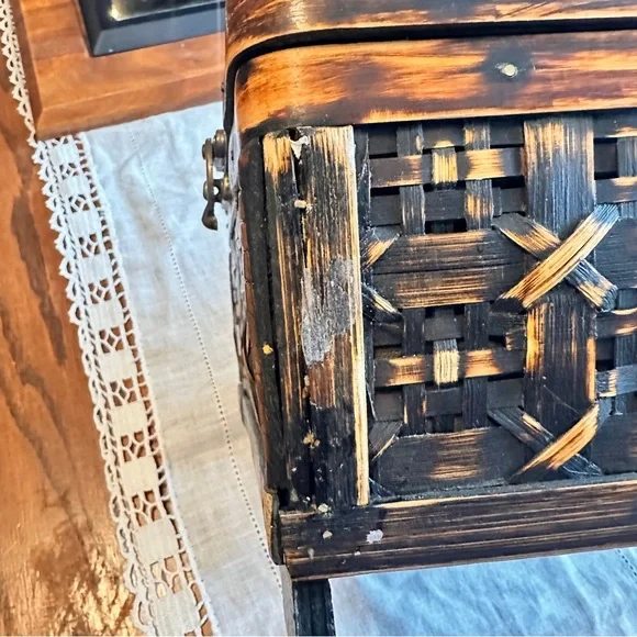 Woven wicker wooden Storage Chest box - read - Picture 9 of 10